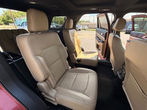 Used 2016 Ford Explorer XLT w/ Equipment Group 202A AWD/4WD image 18