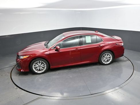Used 2020 Toyota Camry XLE FWD image 28