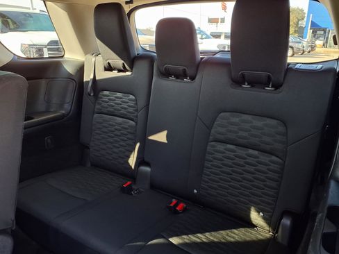 Used 2025 Nissan Pathfinder SV image 12