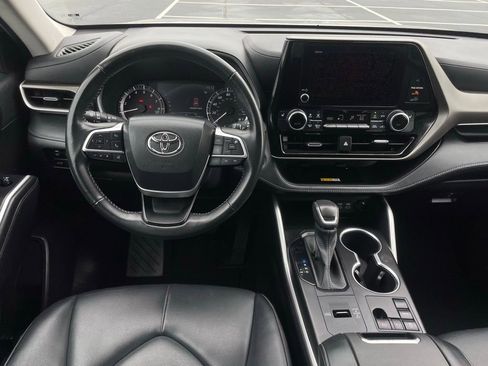 Used 2023 Toyota Highlander XLE image 11