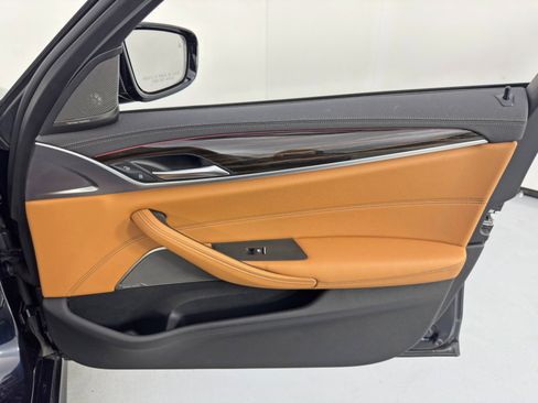 Used 2022 BMW 530e w/ Premium Package image 46