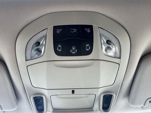 Used 2023 Chrysler Pacifica Limited w/ Uconnect Theater Family Group FWD image 28
