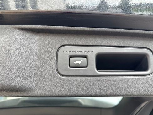Used 2025 Honda Pilot TrailSport image 8