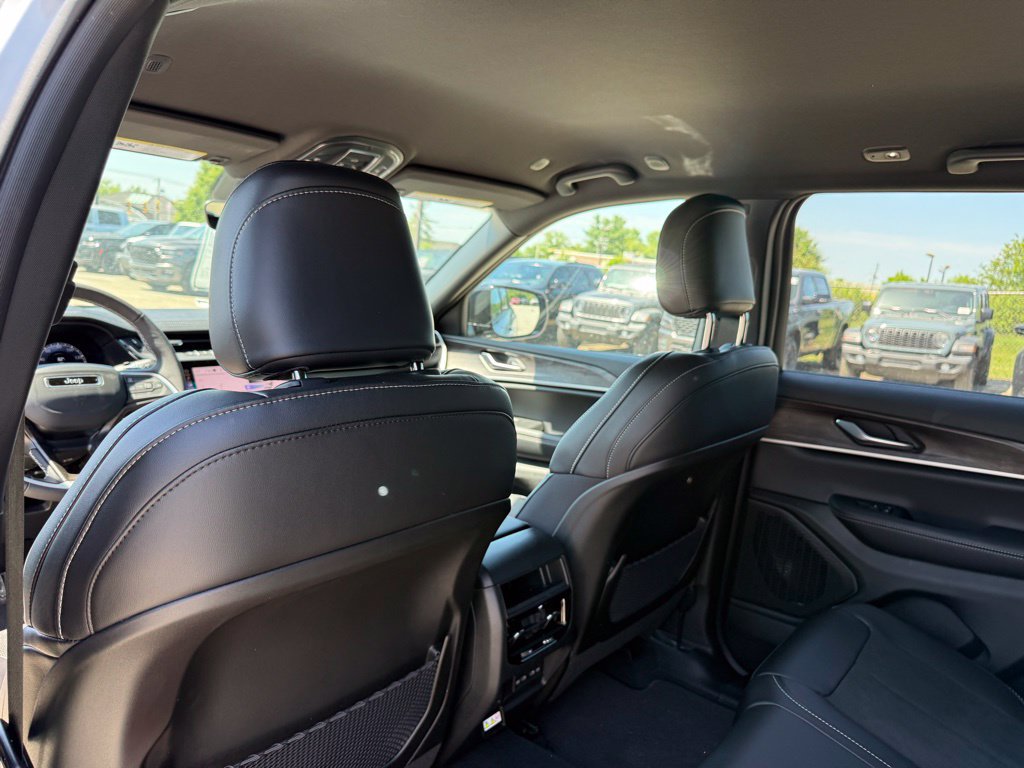 New 2026 Jeep Grand Cherokee Altitude AWD/4WD image 22