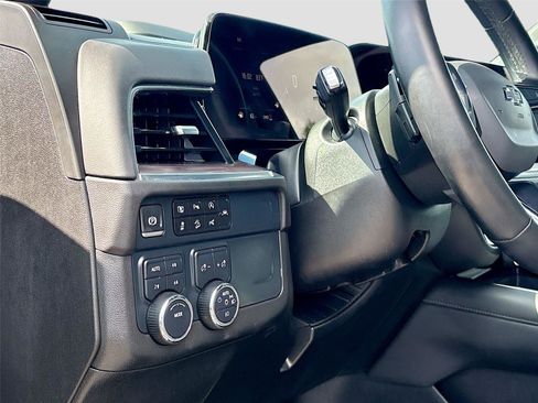 Used 2025 Chevrolet Suburban Z71 AWD/4WD image 10