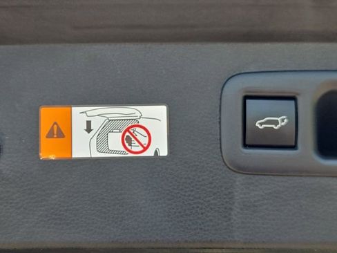 Certified 2025 Toyota Highlander LE FWD image 14