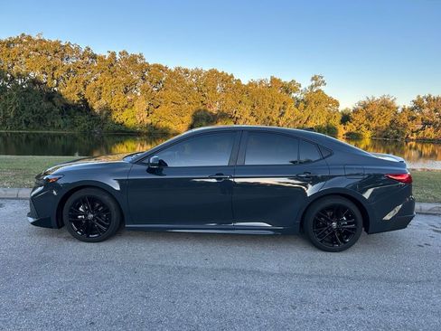 Used 2025 Toyota Camry SE image 2