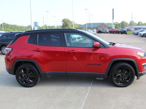 Used 2018 Jeep Compass Latitude FWD image 5