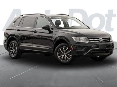 Used 2018 Volkswagen Tiguan SE w/ Panoramic Sunroof Package