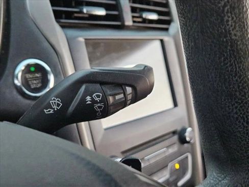 Used 2017 Ford Fusion SE w/ Fusion SE Technology Package image 13