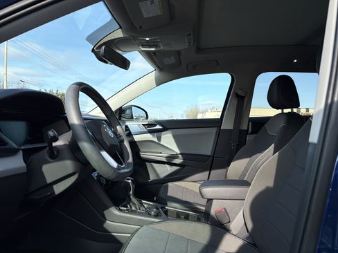 Certified 2023 Volkswagen Taos SE w/ Panoramic Sunroof Package image 12