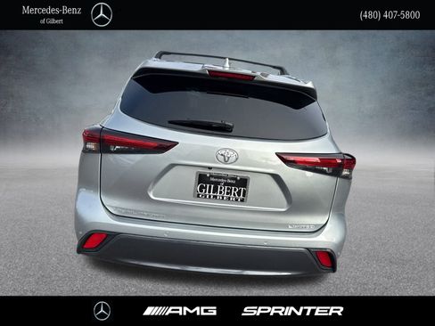 Used 2024 Toyota Highlander Limited image 4