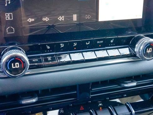 Used 2025 GMC Canyon Elevation w/ Convenience Package image 29