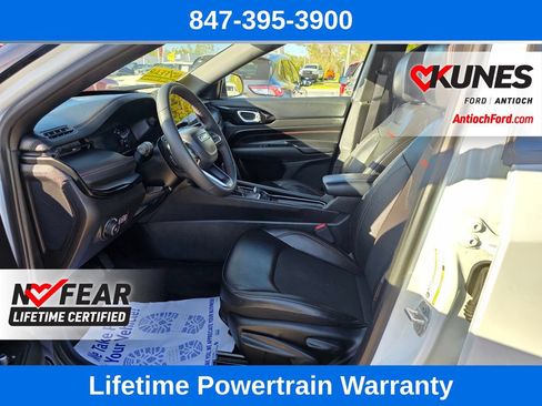 Used 2025 Jeep Compass Trailhawk AWD/4WD image 14