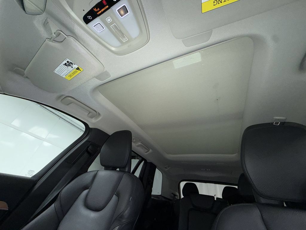 Used 2024 Volvo XC90 B6 Plus AWD/4WD image 23