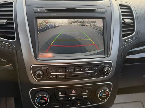 Used 2015 Kia Sorento SX image 14