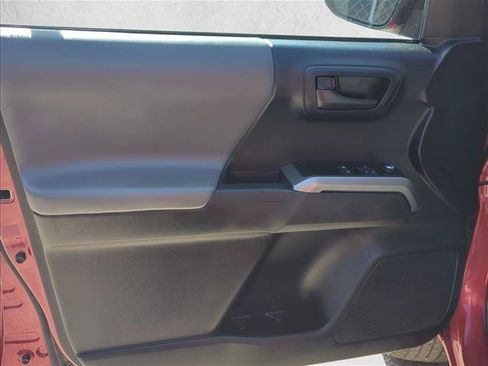 Used 2017 Toyota Tacoma SR5 RWD image 9