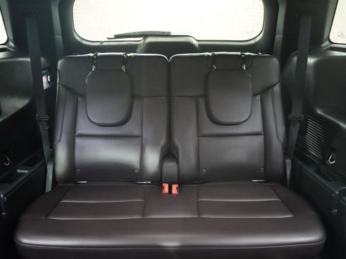 Used 2025 Ford Explorer Platinum RWD image 37