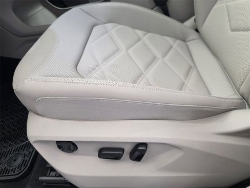 New 2026 Volkswagen Atlas SE image 16