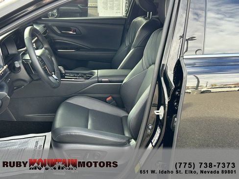 Used 2025 Toyota Crown Signia image 7