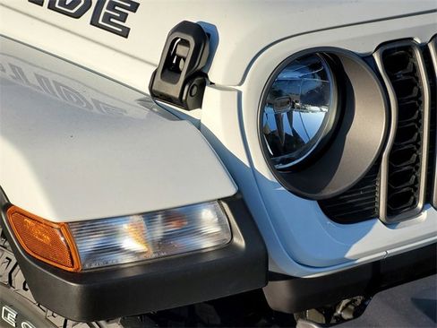 New 2025 Jeep Gladiator High Tide image 10