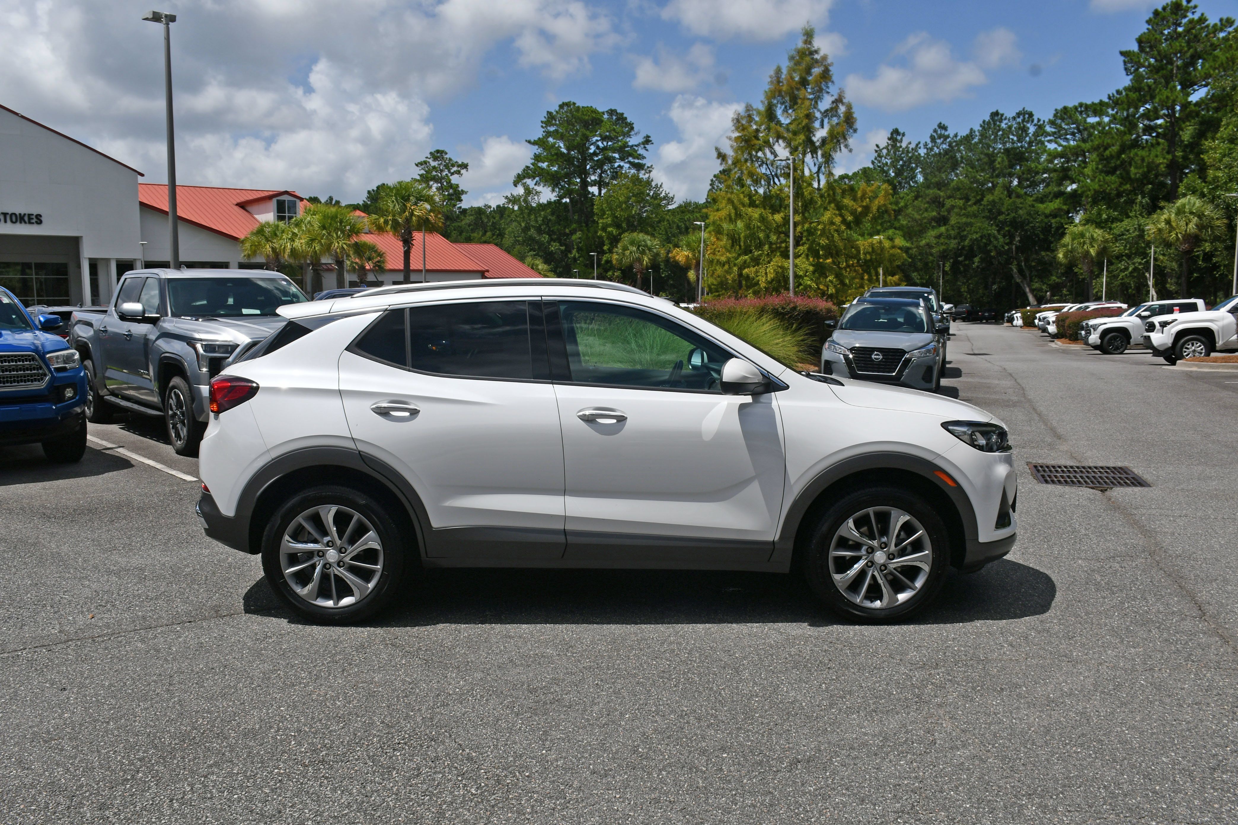 Used 2021 Buick Encore GX Essence w/ Advanced Technology Package AWD/4WD image 5