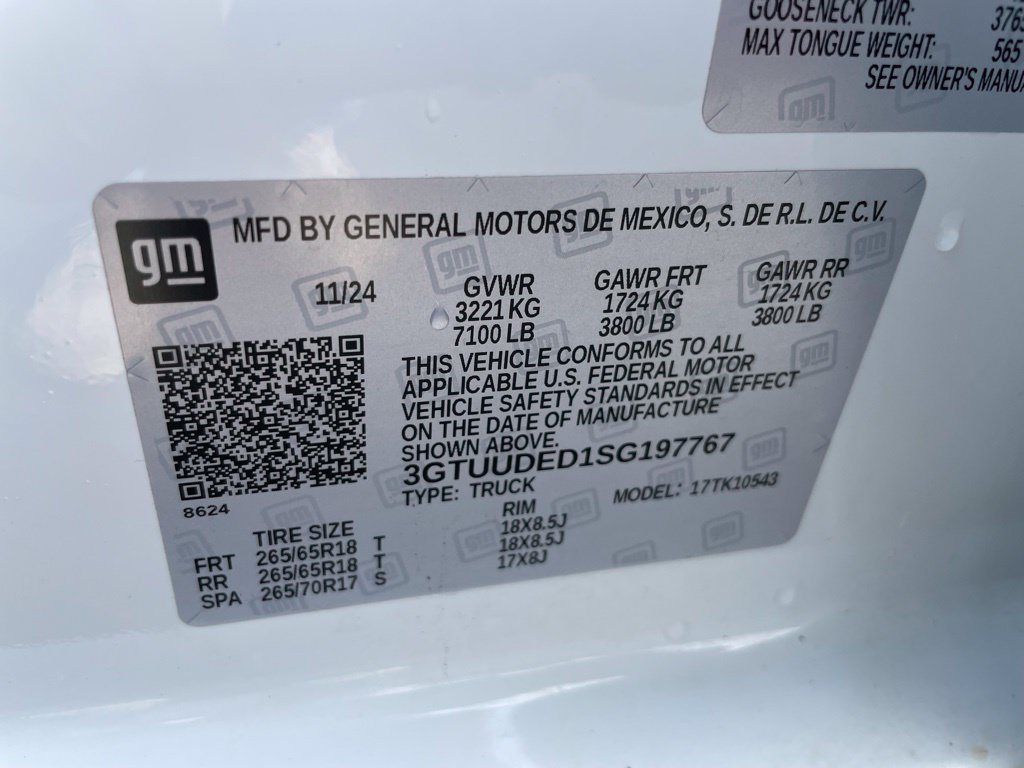 Used 2025 GMC Sierra 1500 SLT AWD/4WD image 43