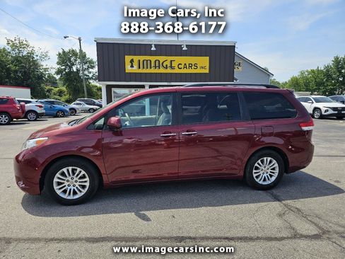 Used 2014 Toyota Sienna XLE w/ Entertainment Package FWD image 1