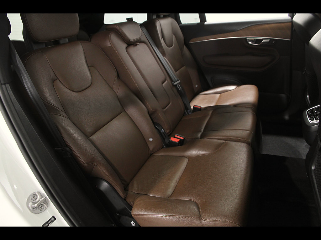 Used 2022 Volvo XC90 T6 Momentum w/ Climate Package AWD/4WD image 18