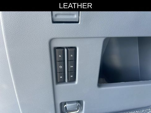 Used 2023 Lincoln Navigator L Black Label AWD/4WD image 8