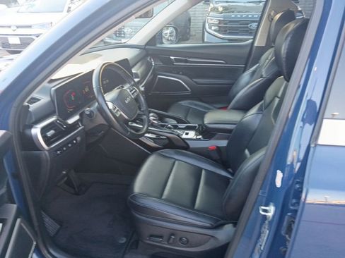 Used 2025 Kia Telluride S FWD image 4