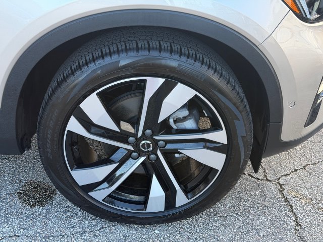 Certified 2024 Volvo XC40 B5 Plus AWD/4WD image 19