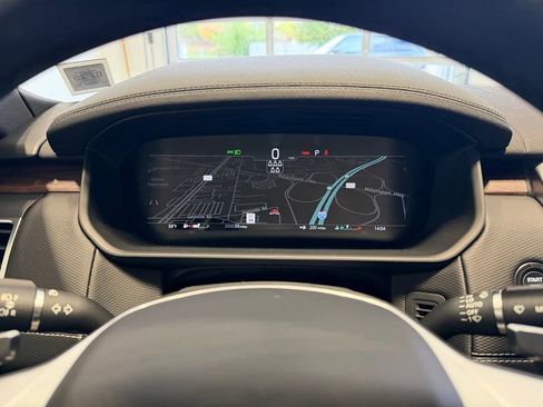 New 2025 Land Rover Discovery Dynamic SE image 23