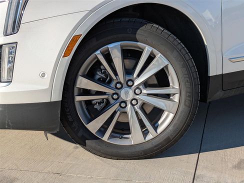 New 2025 Cadillac XT5 Premium Luxury w/ Technology Package FWD image 8