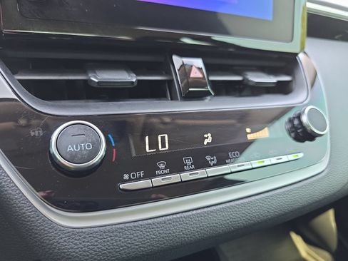 Used 2025 Toyota Corolla LE FWD image 22