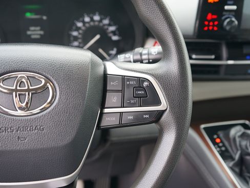 Used 2021 Toyota Sienna LE image 25