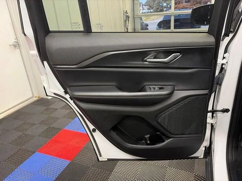 Used 2023 Jeep Grand Cherokee Laredo AWD/4WD image 13