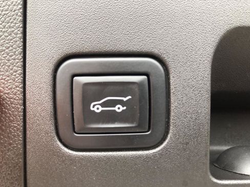 Used 2023 Cadillac XT4 Premium Luxury AWD/4WD image 8