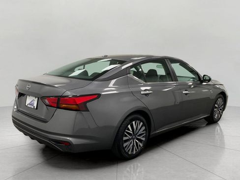 Used 2025 Nissan Altima 2.5 SV FWD image 3