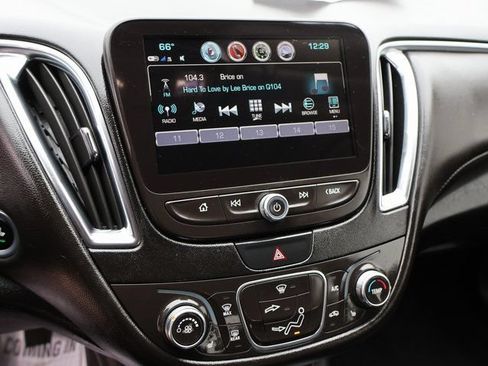 Certified 2018 Chevrolet Malibu LT w/ Leather Package FWD image 24