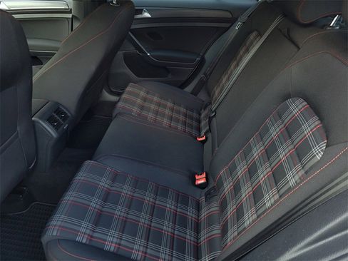 Used 2018 Volkswagen Golf 4-Door image 12