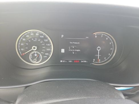 Used 2025 Genesis G70 2.5T RWD image 2