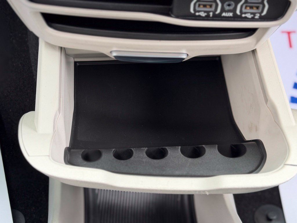 Used 2023 Chrysler Voyager LX FWD image 18