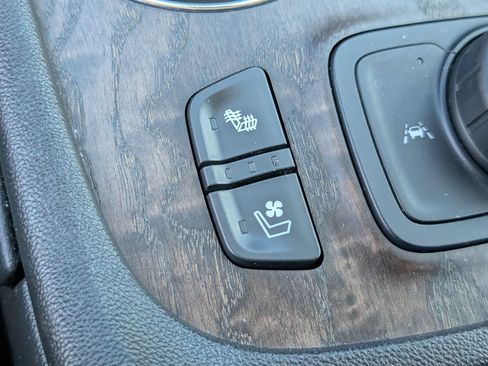 Used 2023 GMC Acadia Denali FWD image 21