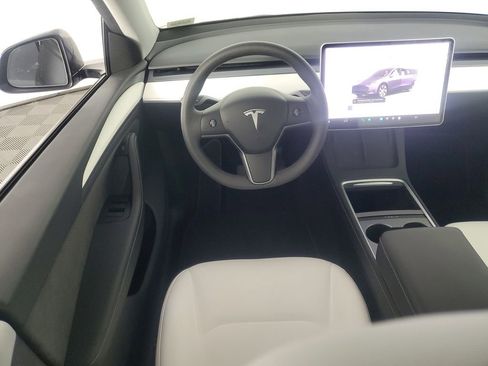Used 2024 Tesla Model Y Long Range image 13