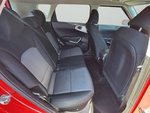 Used 2023 Kia Soul LX w/ LX Technology Package image 13