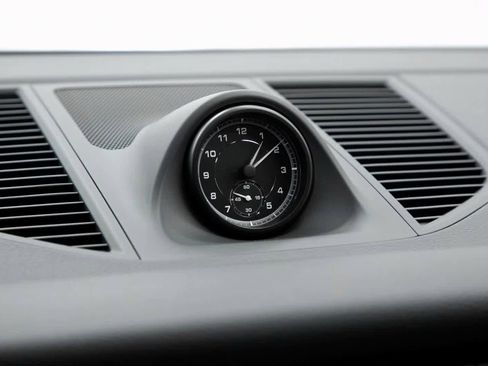 Certified 2025 Porsche Macan image 23