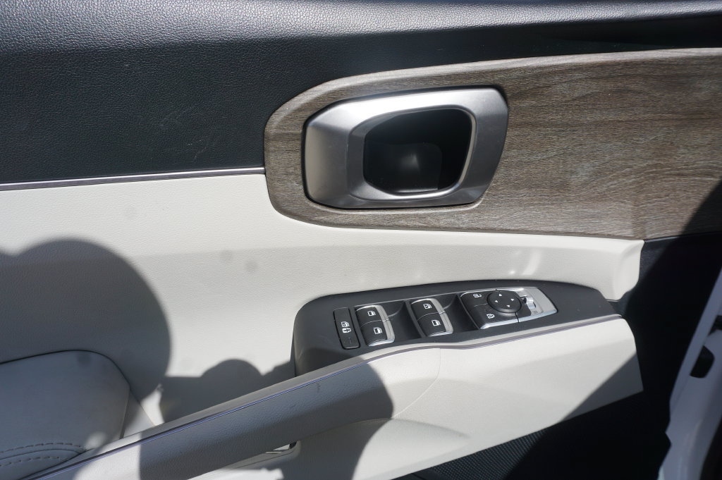 Used 2023 Kia Sorento EX w/ Panoramic Sunroof Package FWD image 4