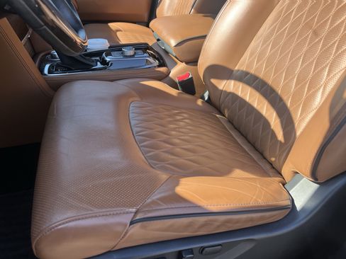 Used 2023 INFINITI QX80 Sensory w/ Cargo Package AWD/4WD image 17