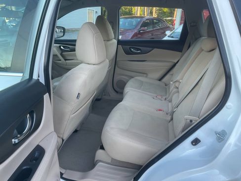 Used 2014 Nissan Rogue S FWD image 21
